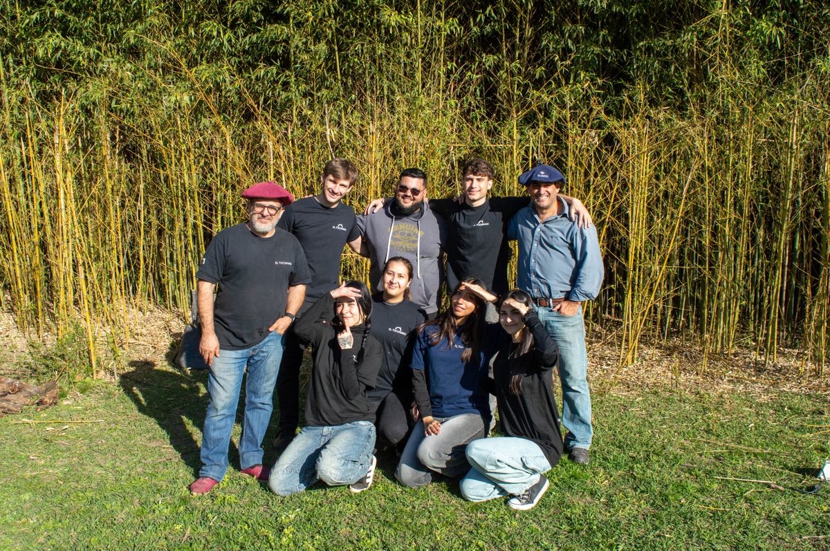 Equipo de El Tucumano en un evento de asado