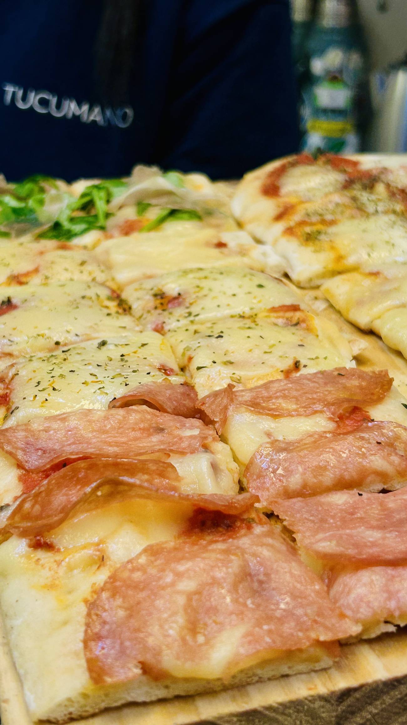 Pizza a la piedra con salame